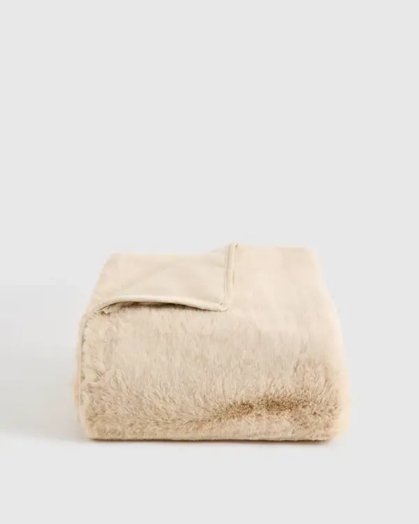 Luxury Faux Fur Throw in Champagne