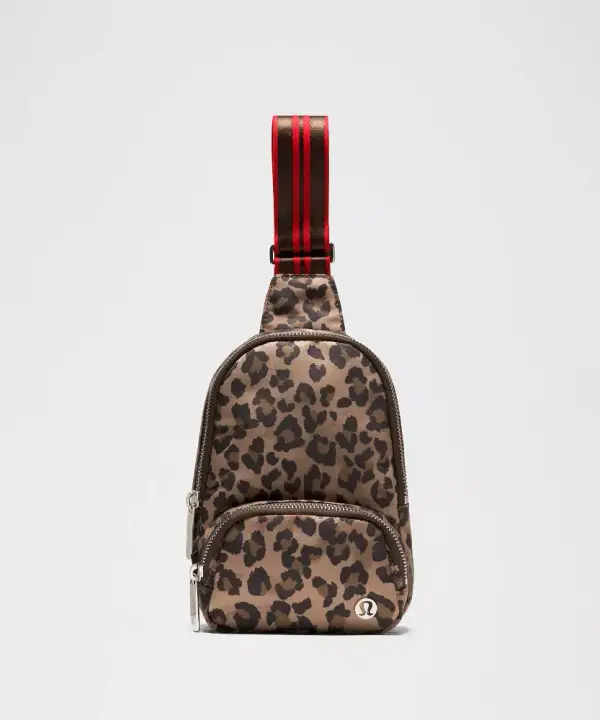 Everywhere Small Sling Bag 2L Leopard