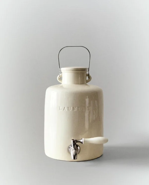 DETERGENT DISPENSER