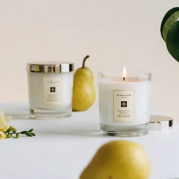 English Pear & Freesia Scented Candle