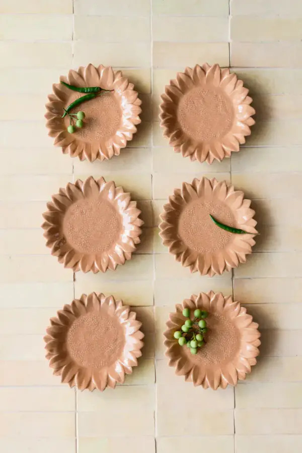 Sunflower-Shaped Medium-Sized Plate