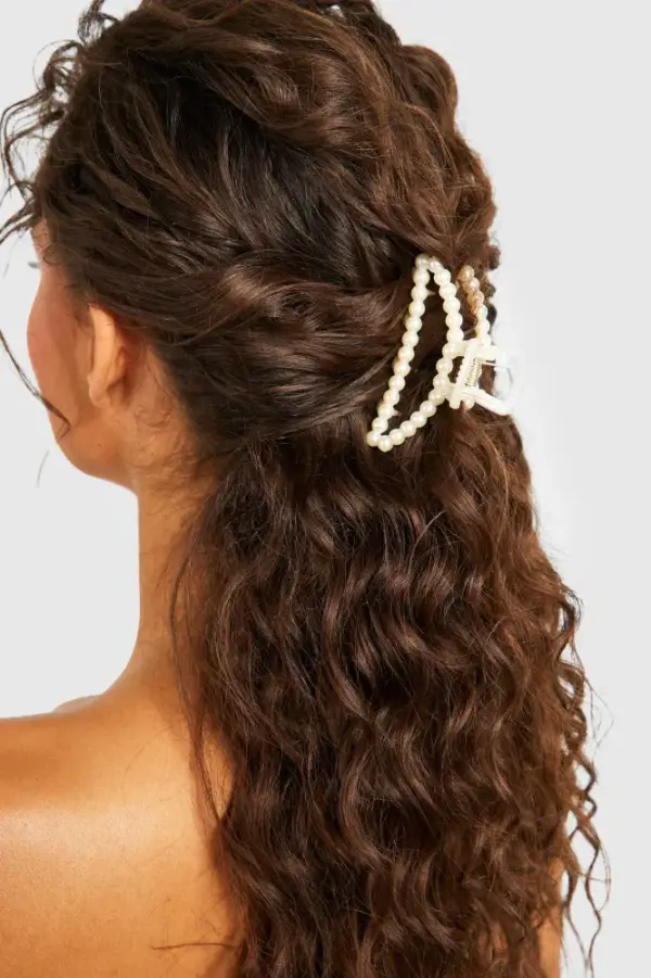 Curved Pearl Claw Clip