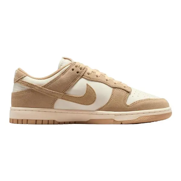 Dunk Low Retro SE Sneakers