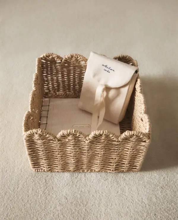 SMALL SCALLOPED BASKET