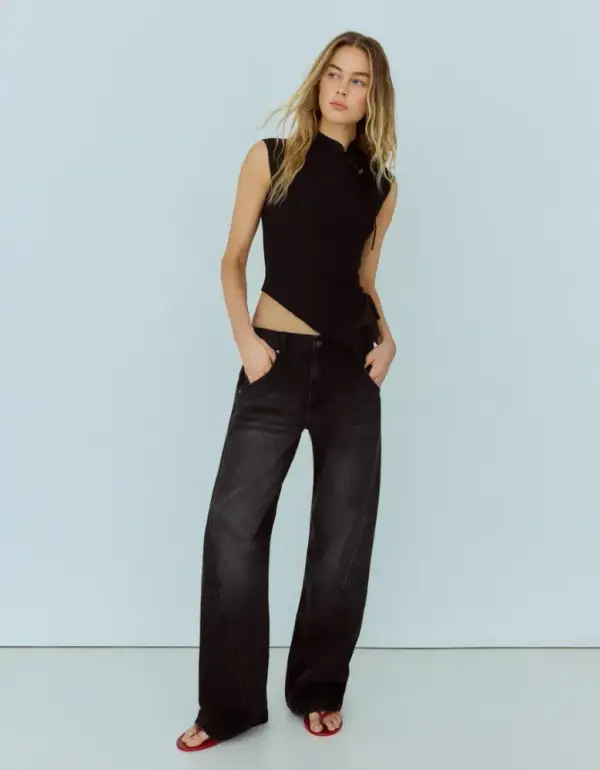 Low-rise barrel jeans
