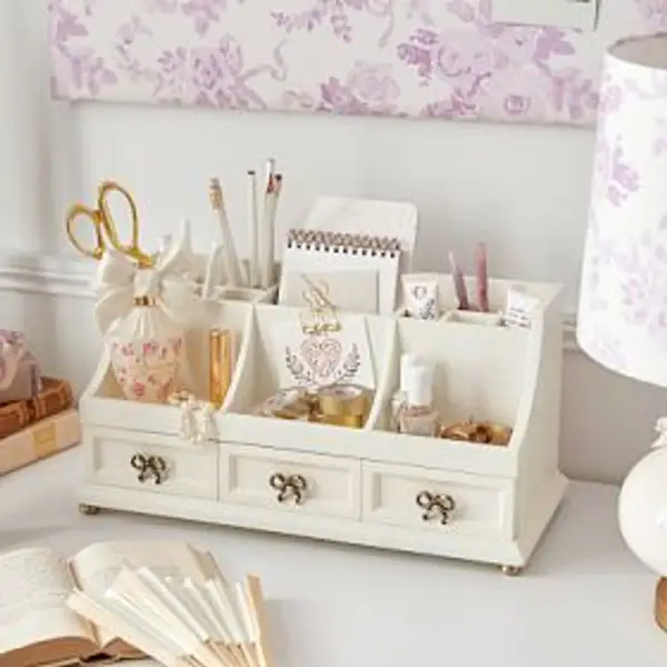 Regency Beauty Organizer