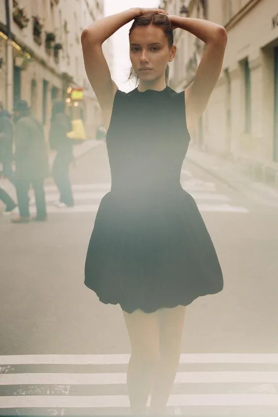 SHORT BALLOON EFFECT DRESS