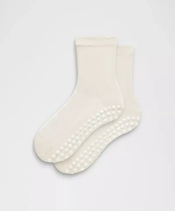 Unisex Find Your Balance Grip Quarter Socks