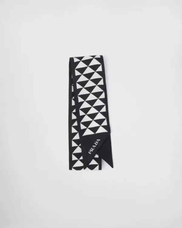 Printed silk tie