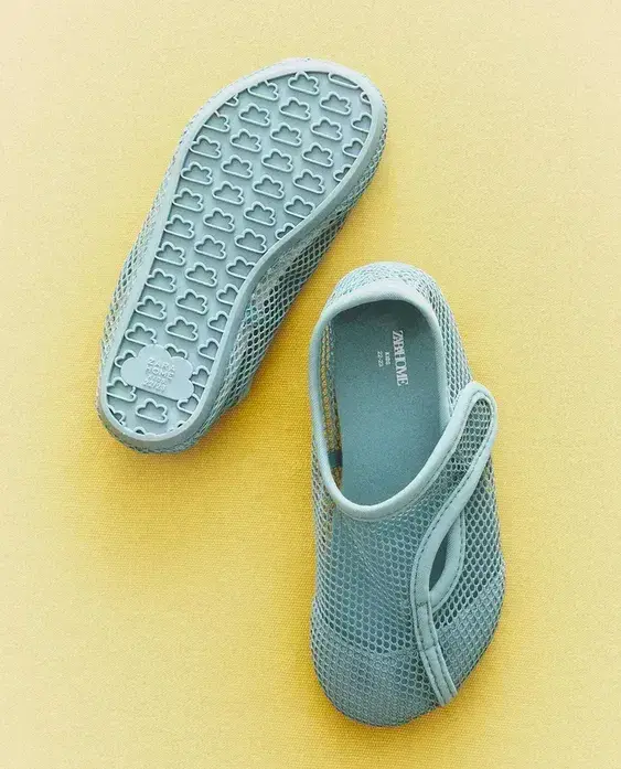 KIDS' MESH SLIPPERS