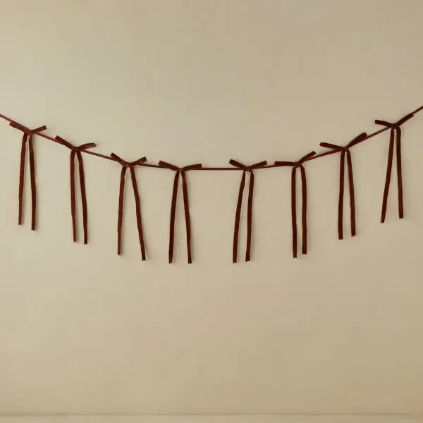 Danita Velvet Garland