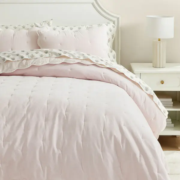 Sweet Velvet Scallop Quilt
